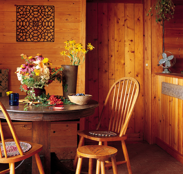 I wanted to spend the afternoon in Kate's wabi-sabi dining room. Photo by Carolyn Bates